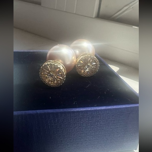 Gorgeous light brown pearl back swarovski elements stud earrings - Picture 8 of 12